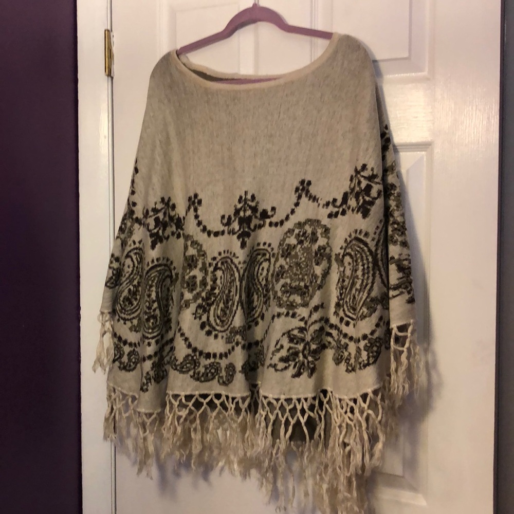Tan sweater poncho o/s
